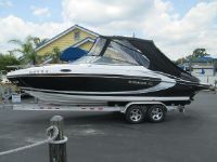 Rinker 246 Captiva Cuddy