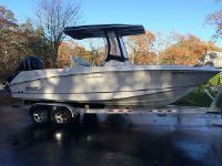 Boston Whaler 220 Outrage With Trailer