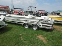 Excel 2472 Catfish Boat