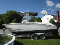 Boston Whaler 240 Outrage/ With Trailer
