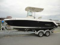 Robalo R220 Center Console