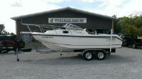 Boston Whaler Conquest 210