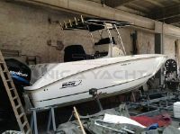 Boston Whaler Outrage 270