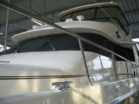 Sea Ray 650 Cockpit Motor Yacht