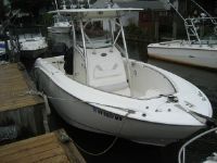 Boston Whaler 240 Outrage (Hard Top, With Trailer)