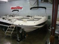 Bayliner Deck Boat 215
