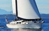 Tayana 48 Deck Saloon