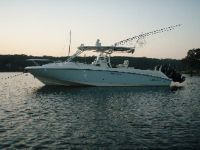 Boston Whaler Outrage 320 Cuddy Cabin