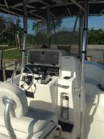 Boston Whaler Outrage 210