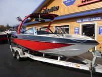 Malibu Boats Wakesetter Vtx