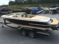 Chris-Craft 22 Launch With 300 Hp