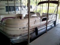 Tracker Party Barge 21