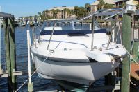 Boston Whaler Conquest 21