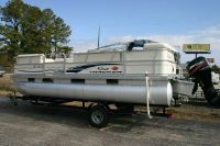 Tracker Party Barge 21 Signature Series