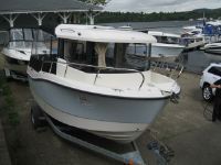 Quicksilver Captur Pilot House 605