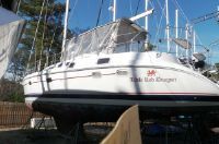 Hunter 456 Center Cockpit