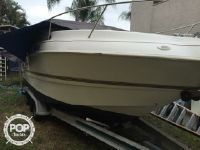 Larson 254 Mid Cabin