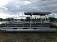 Tracker 24' Party Barge