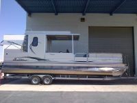 Tracker Boats Pontoon 30 Party Hut