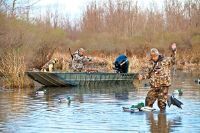 Tracker Grizzly 1860 Jon W/ Trailer