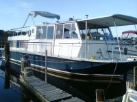 Chris-Craft Houseboat