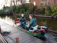 Geklonken Vissers Boot Inclusief Buitenboordmotor