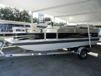Hurricane 196 Fish & Ski Deckboat