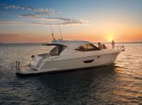 New Riviera 4400 Sport Yacht