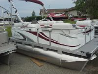 Apex Marine 715 Family Cruise