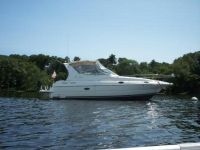 Cruiser Yachts 3075 Express
