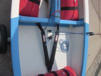 Wedstrijdzeilboot Scow Tempo. Opknapper